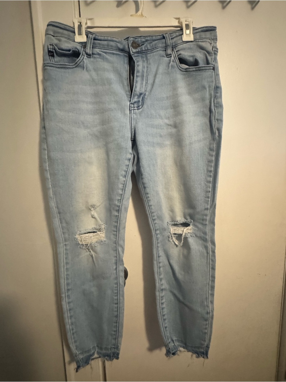 KanCan Light Blue Distressed Cropped Ankle Jeans